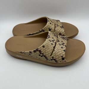 OOFOS Ooahh Luxe Slide‎ Sandal Comfort Recovery Snake Print Brown Beige M7 W9